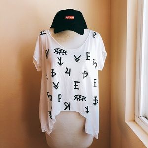 Mindcode Sharkbite Hem Abstract Tee